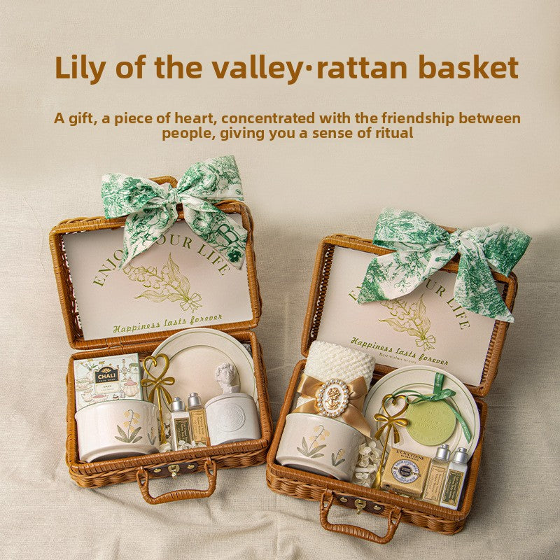 Rattan Gift Basket with Cup & Saucer – Wedding Return Gift